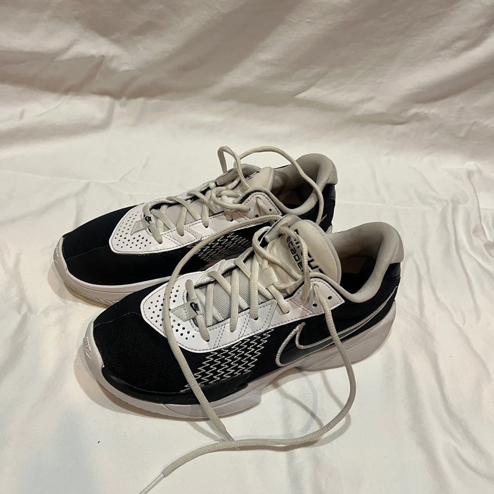 Nike Men's Black and White Athletic Sneakers